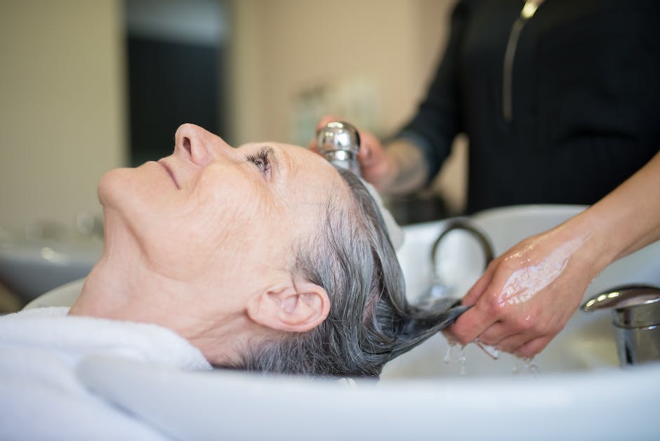 Haare waschen Frau Häufigkeit