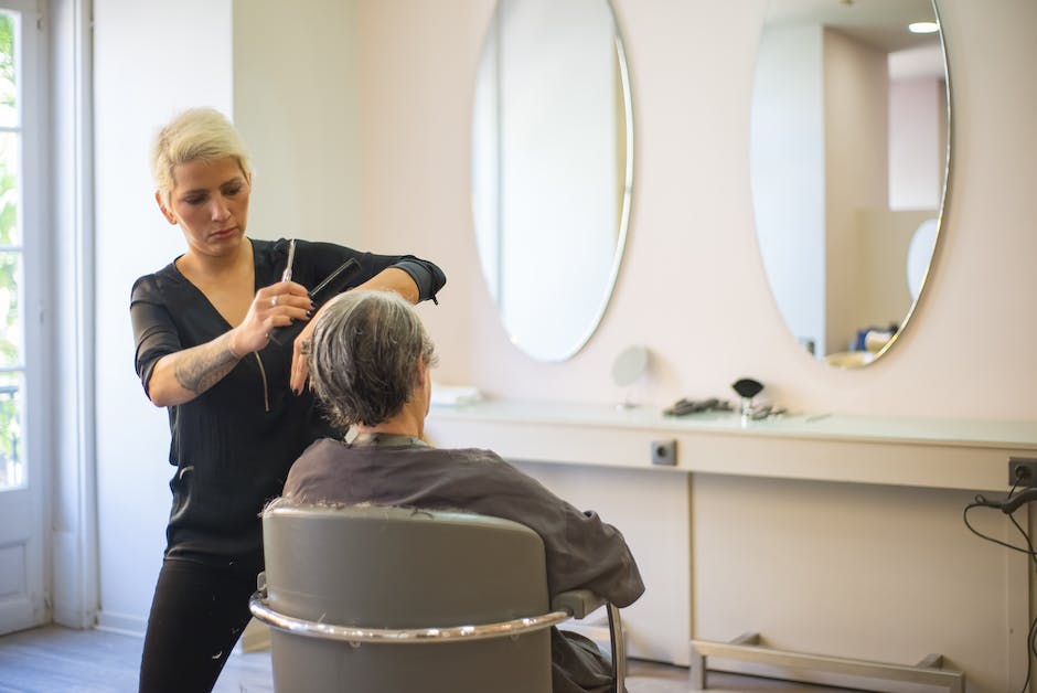 Preise für Friseurgeschäft Haare waschen schneiden Föhnen