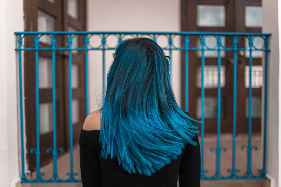  Wie lange man für die Pflege von Tape-Extensions die Haare nicht waschen muss