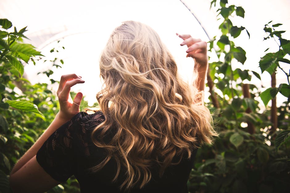 fettige Haare waschen - Wie oft ist sinnvoll