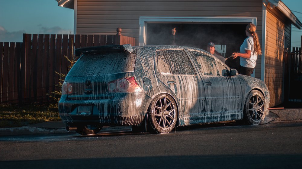 nackt auto waschen